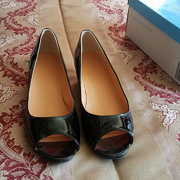 Shoes - Picture 3 of 4